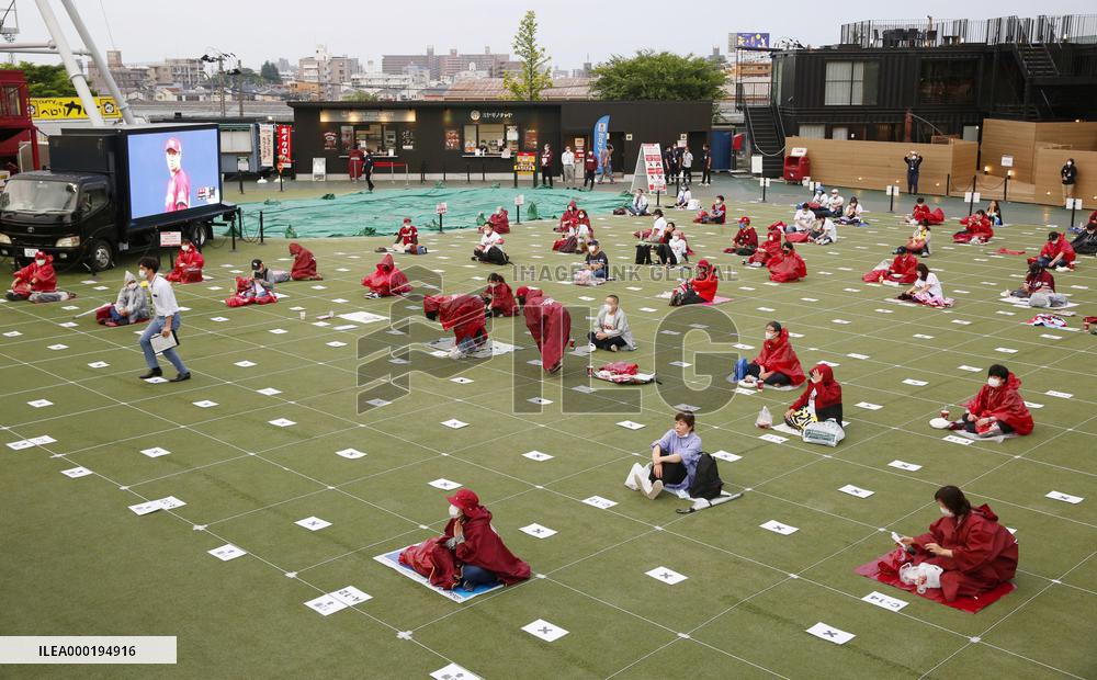 Baseball: Opening day in Japan