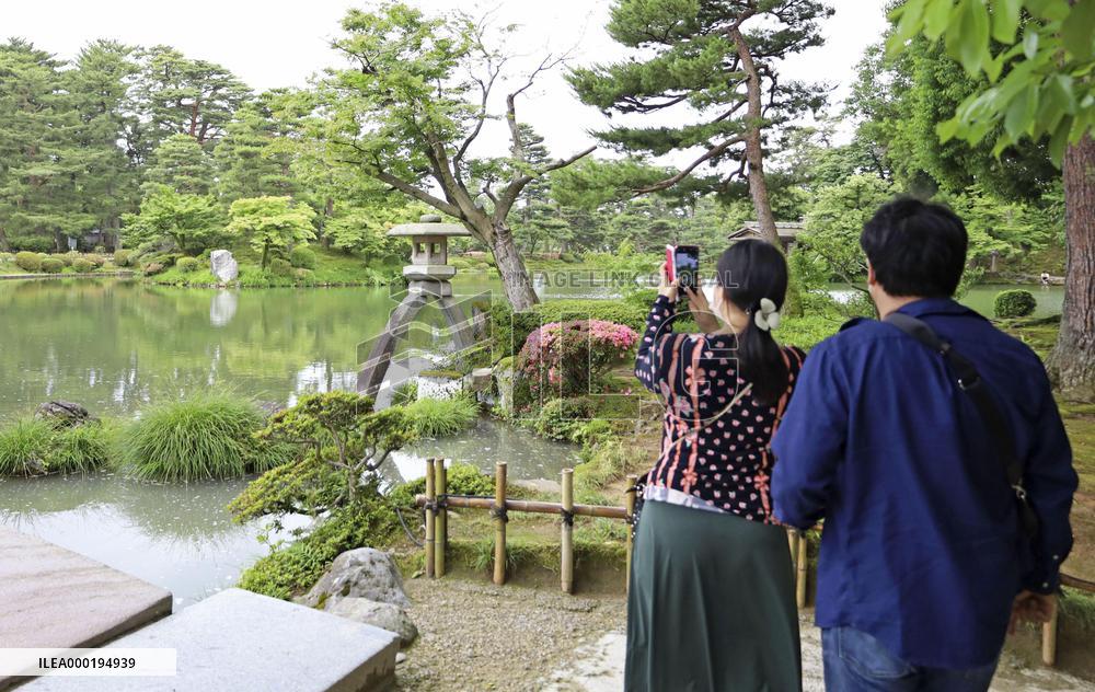 1st weekend since freedom of travel restored across Japan