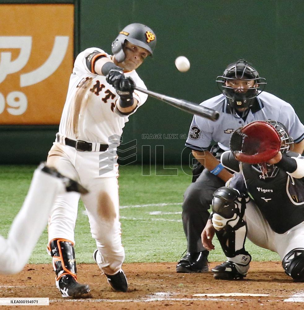 Baseball: Opening series in Japan