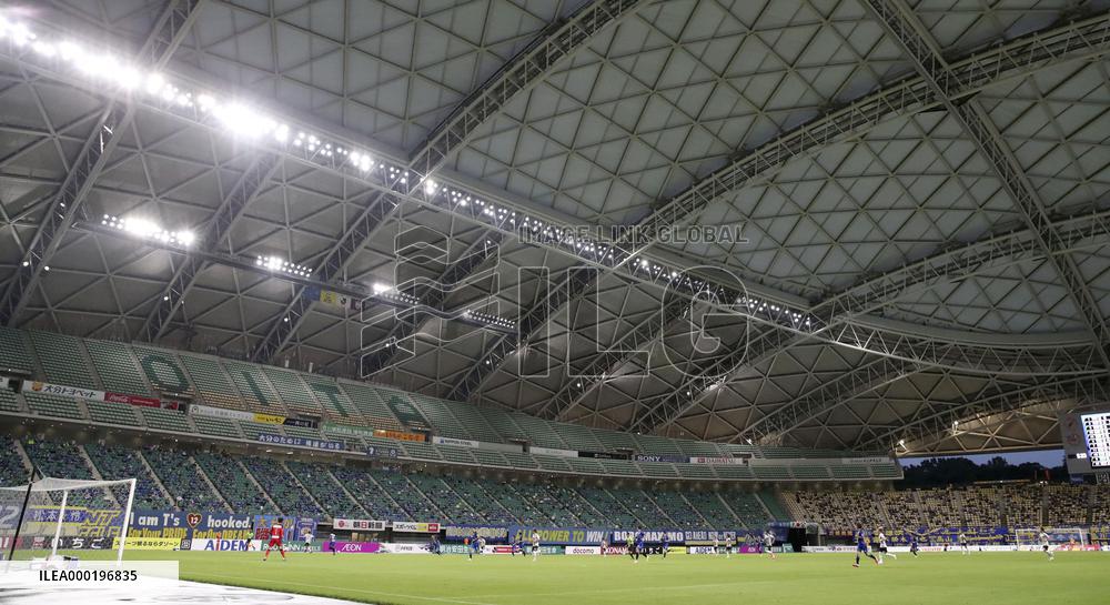 Football: Fans allowed into J-League stadiums