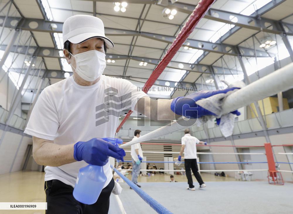Pro boxing restarts in Japan