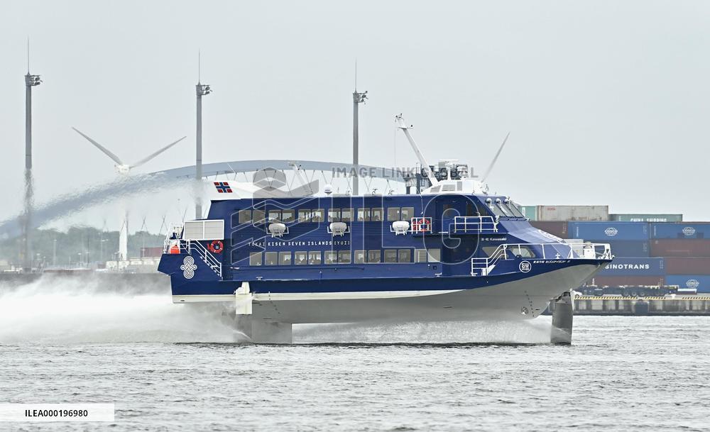 New high-speed jetfoil passenger ship in Tokyo Bay
