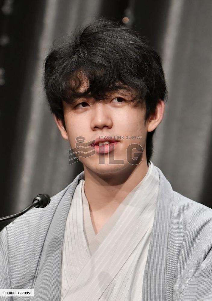 Shogi prodigy Fujii's title bid