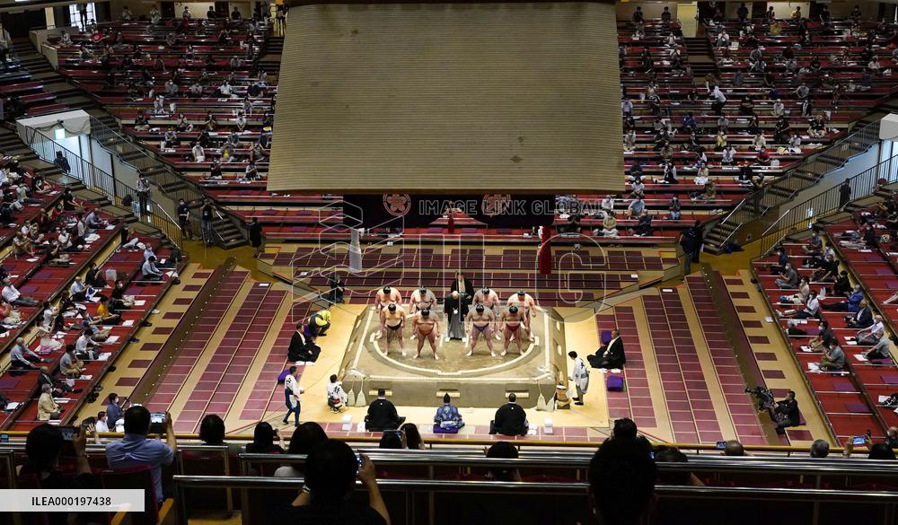 Sumo: July tourney begins, allows up to 2,500 fans a day
