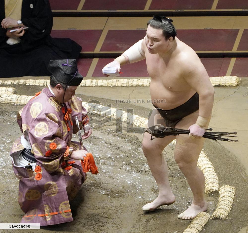 Sumo: July tourney begins, allows up to 2,500 fans a day