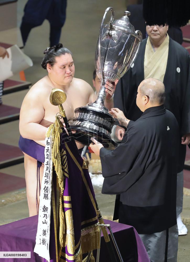Sumo: Terunofuji clinches championship in comeback tournament