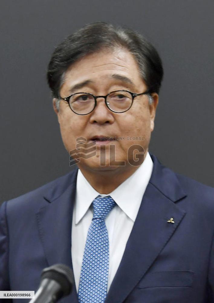 Mitsubishi Motors chairman resigns