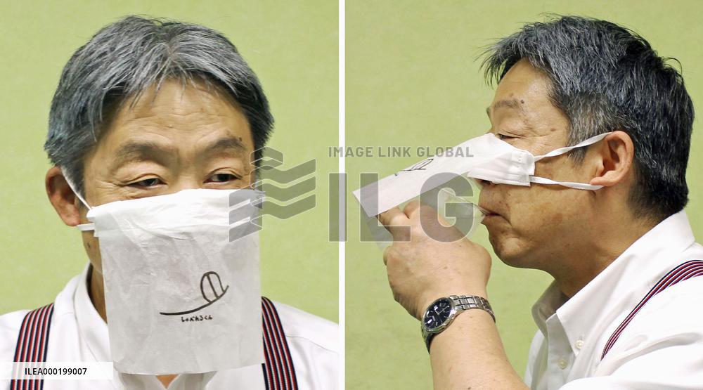 Mask for eating and drinking amid pandemic