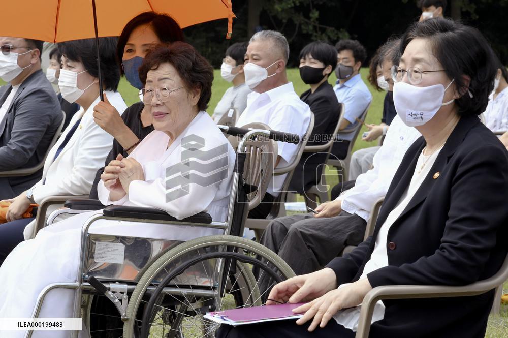 Memorial day for "comfort women"