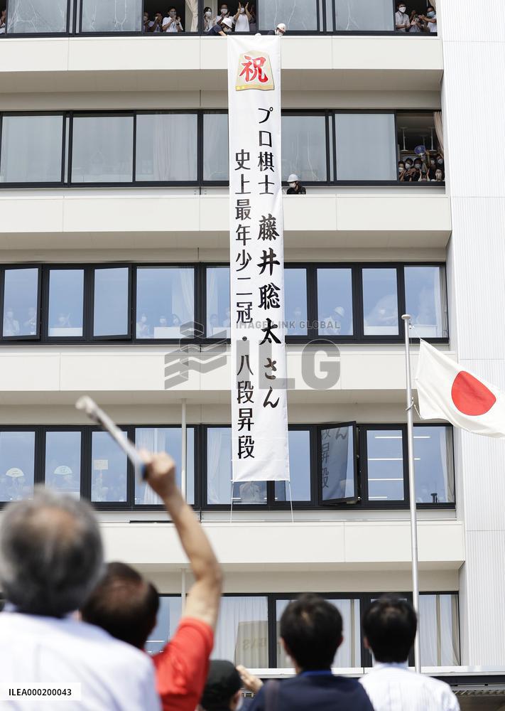 Celebration for Fujii winning 2 major shogi titles