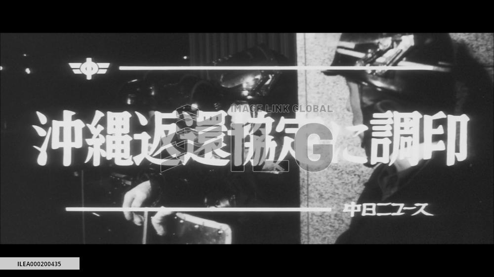 signs agreement to return Okinawa to Japan