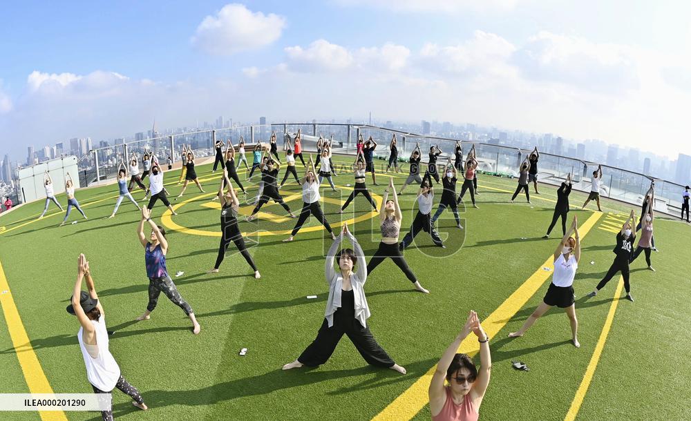 Rooftop yoga in Tokyo
