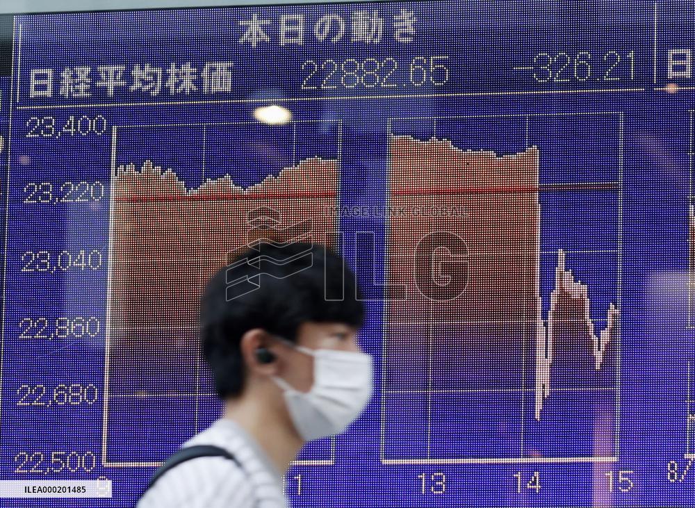 Tokyo stocks fall sharply on Abe's resignation
