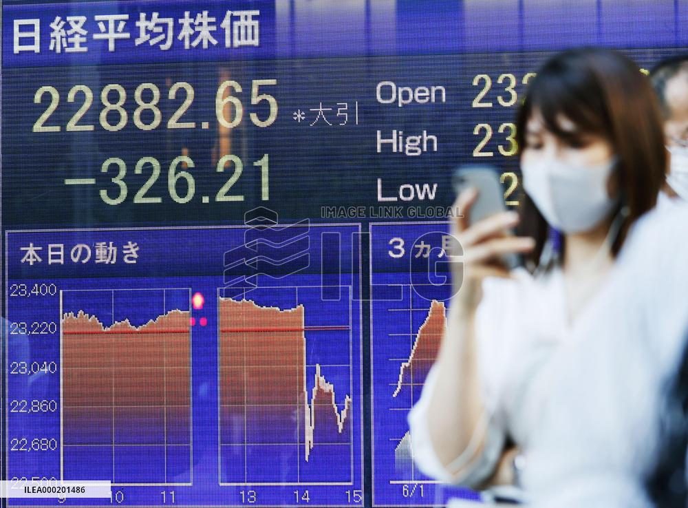 Tokyo stocks fall sharply on Abe's resignation