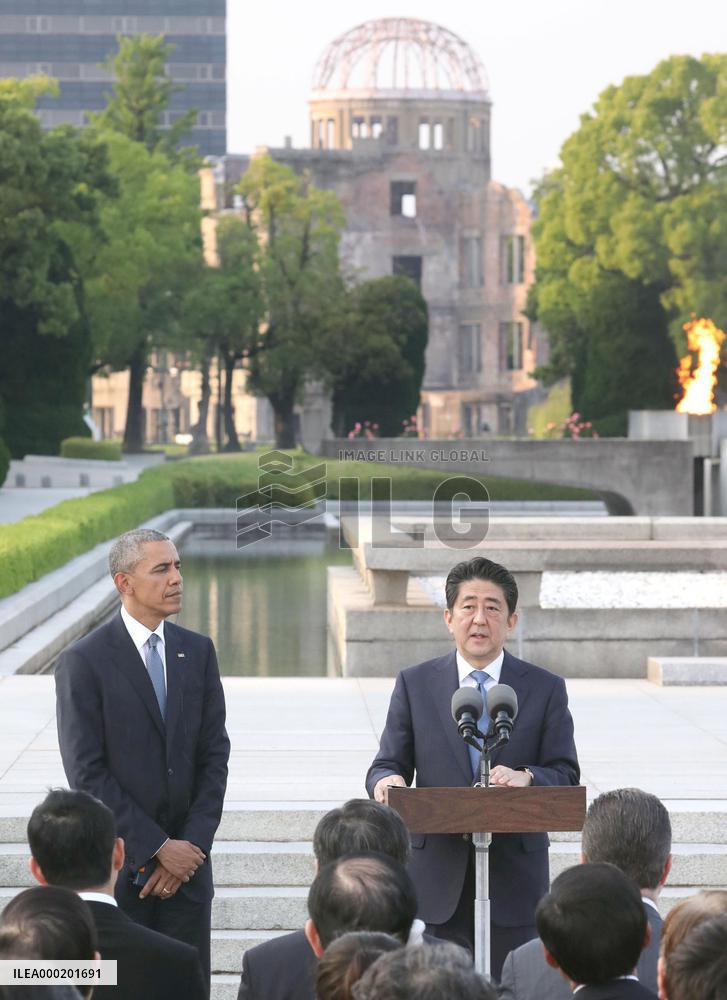 Abe, Obama in Hiroshima in 2016