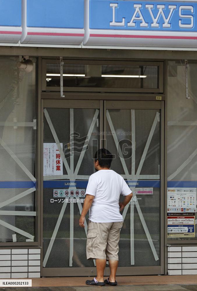 Powerful typhoon approaches Japan
