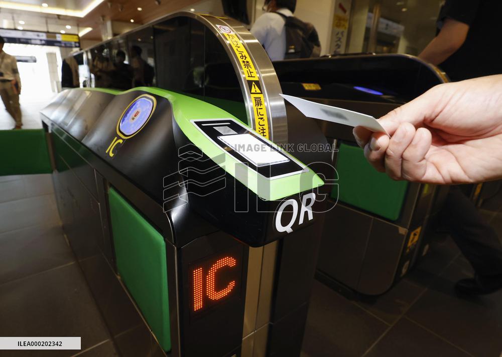 JR East tests ticket gates accessible by QR codes