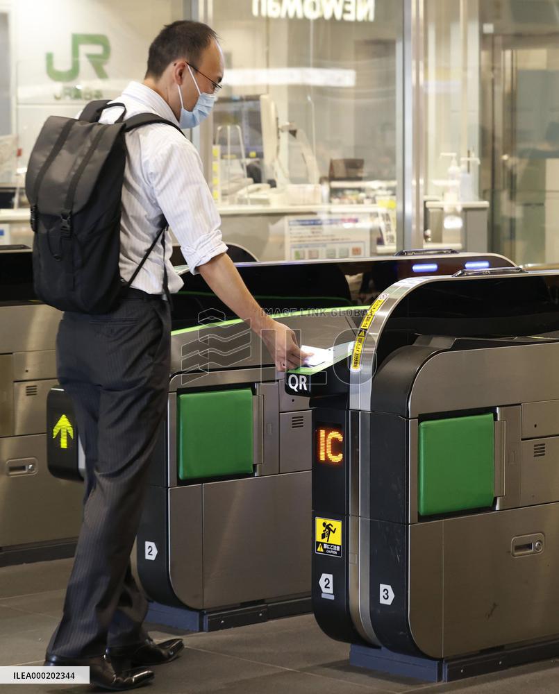 JR East tests ticket gates accessible by QR codes
