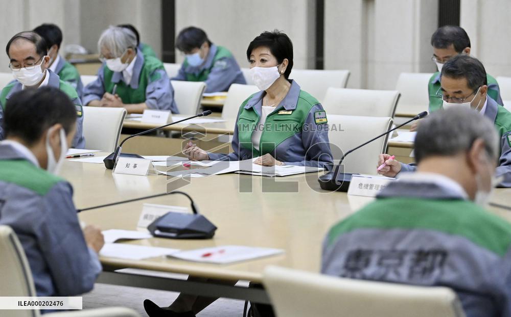 Tokyo lowers coronavirus alert level