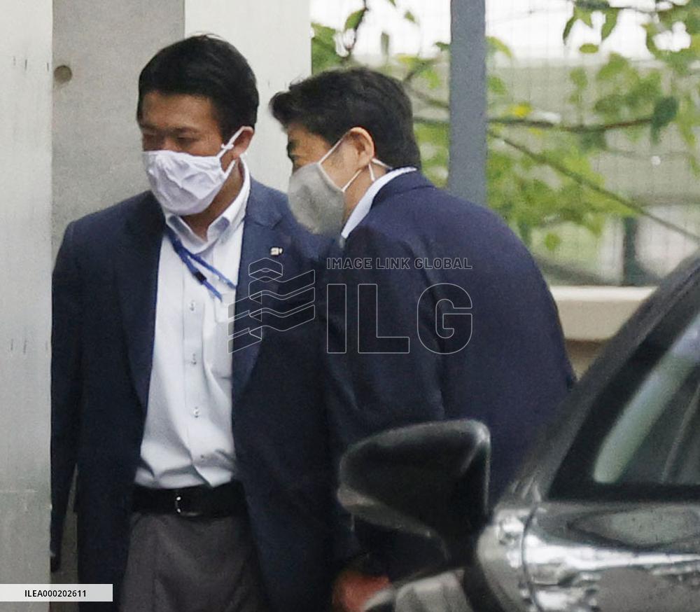 Outgoing Japan PM Abe visits hospital