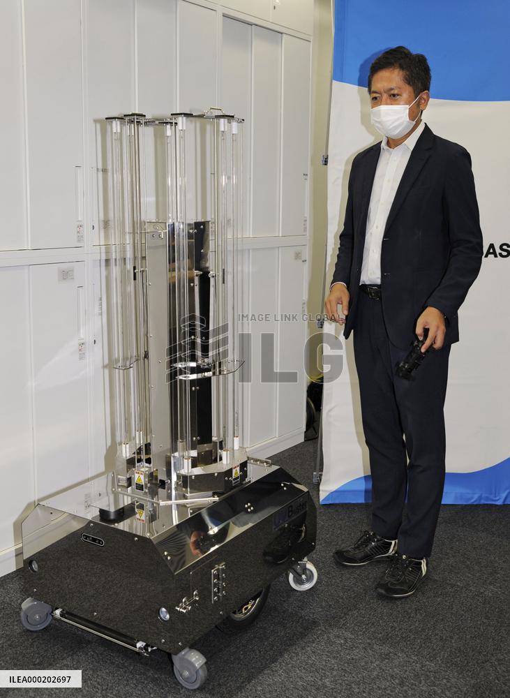 Ultraviolet light robot to kill coronavirus