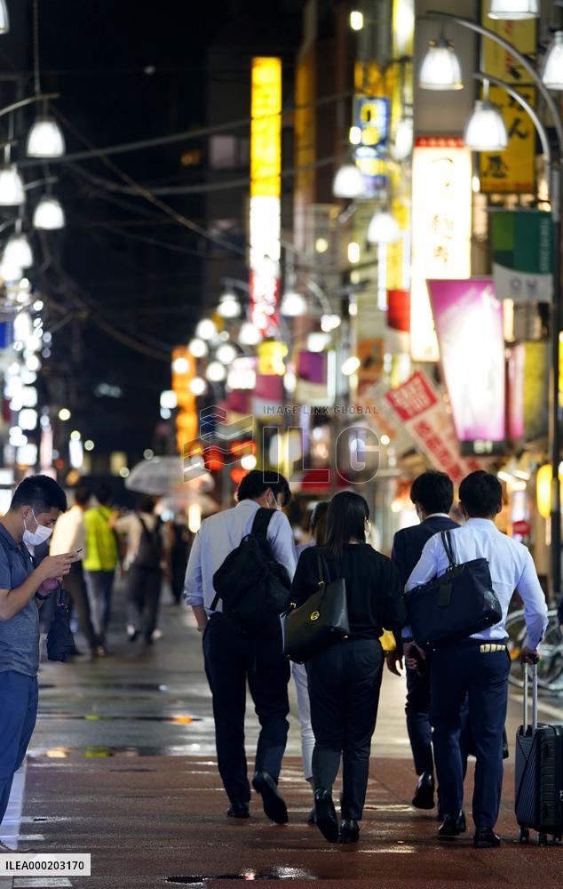 Nightlife establishments operate even after 10 p.m. in Tokyo