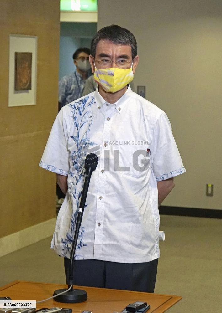 Okinawa affairs minister Kono meets Okinawa governor