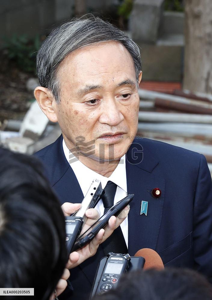Japan PM Suga visits mentor's grave