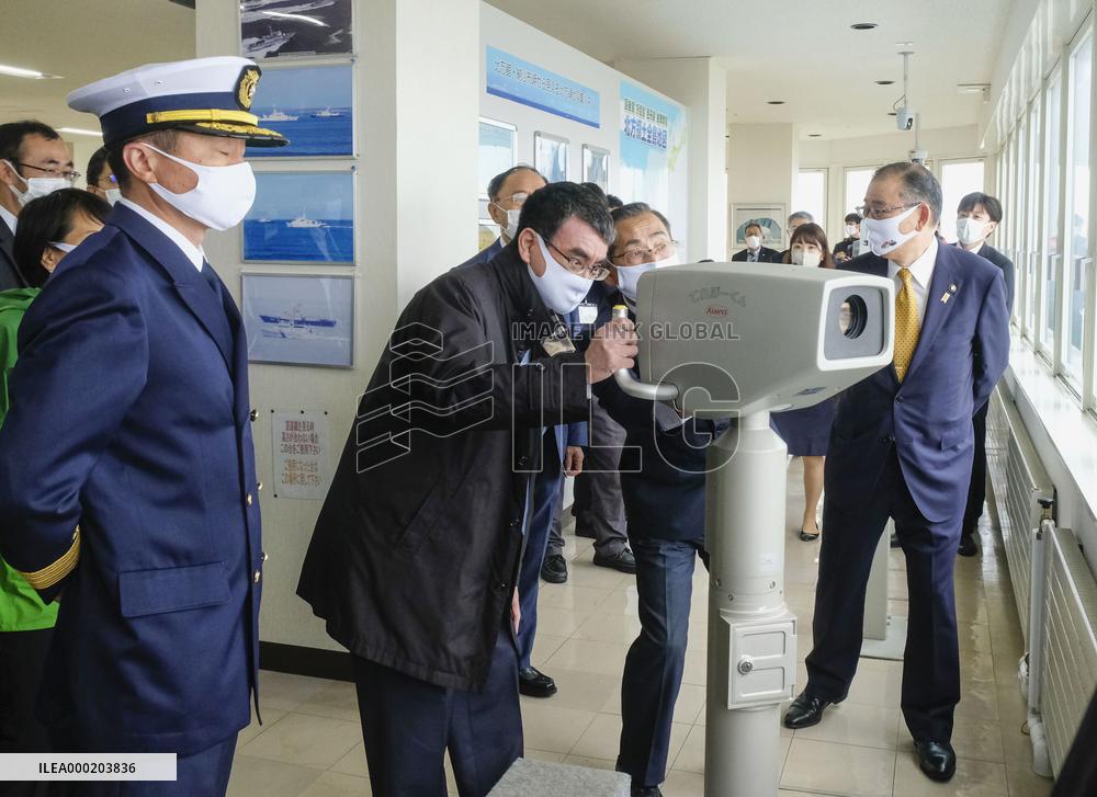 Minister Kono observes Habomai islet chain