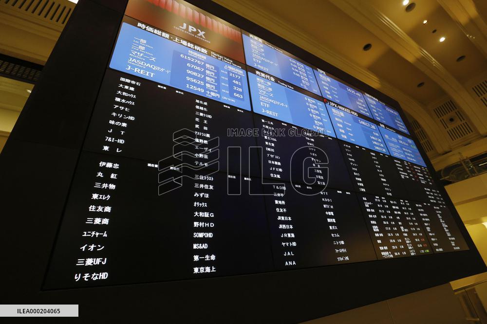 Tokyo stock trading stops due to system glitch+