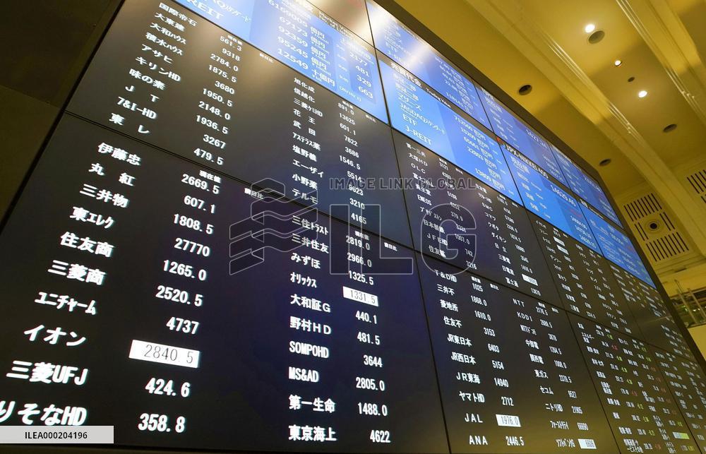 Tokyo bourse reopens normally after system glitch