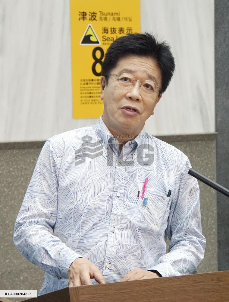 Japan's top gov't spokesman in Okinawa