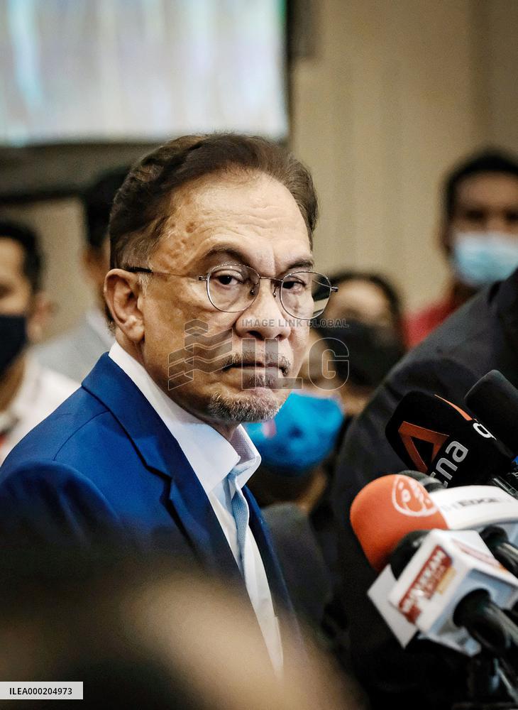 Malaysian opposition leader Anwar meets king