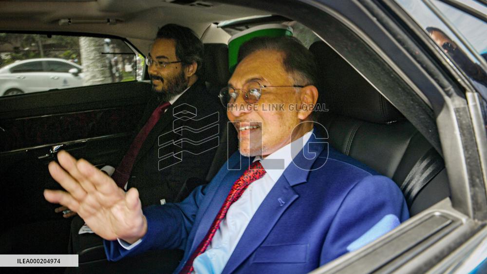 Malaysian opposition leader Anwar meets king