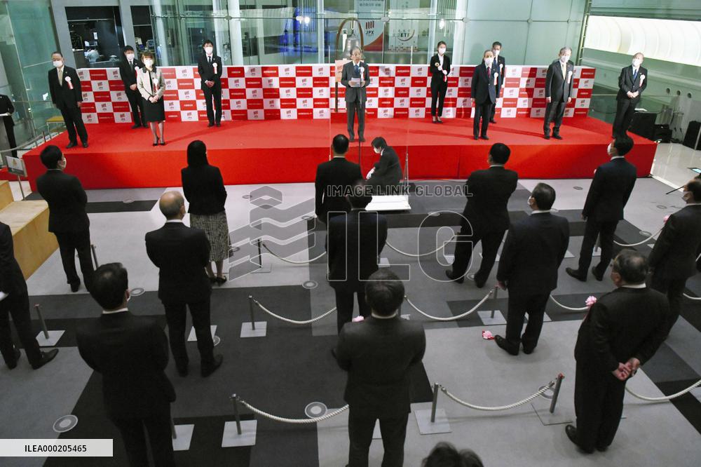 Final trading day ceremony at TSE