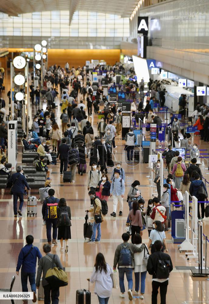 Golden Week holidays amid coronavirus pandemic