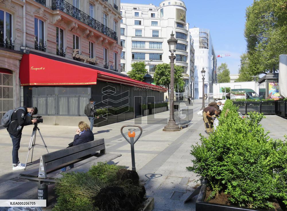 Scene from Paris amid pandemic