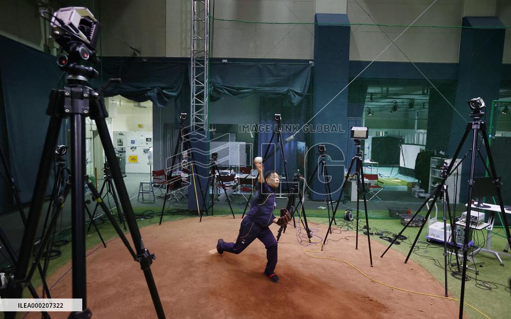 Use of VR to prepare Japan softball team for Olympics