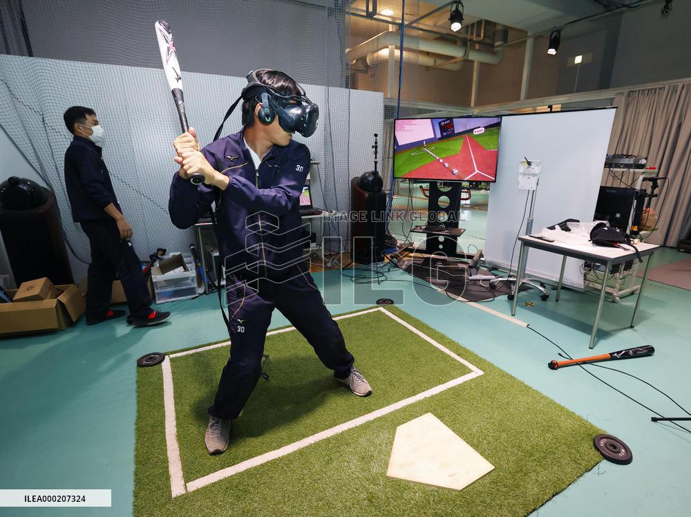 Use of VR to prepare Japan softball team for Olympics