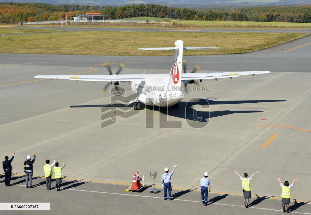 Ex-residents fly over Russian-held islands