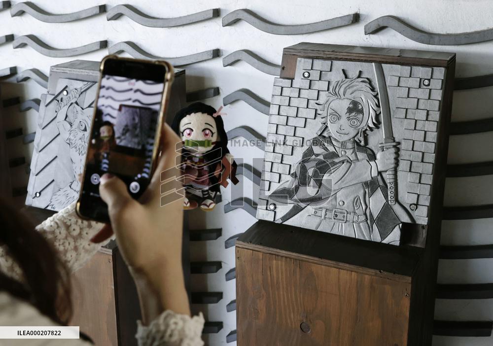 Roof tiles featuring "Demon Slayer"