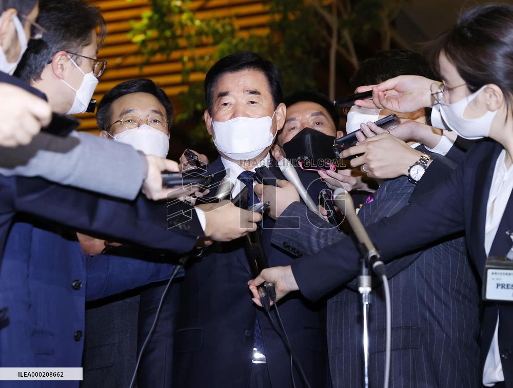 South Korean lawmakers meet with Japan PM Suga