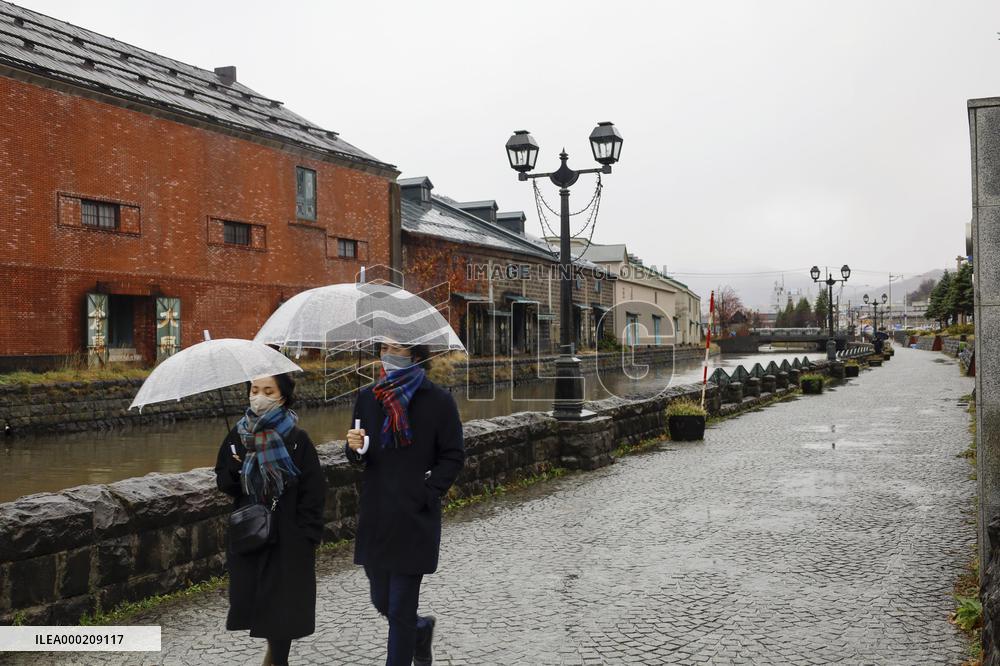 3-day holiday begins in Japan amid virus concern