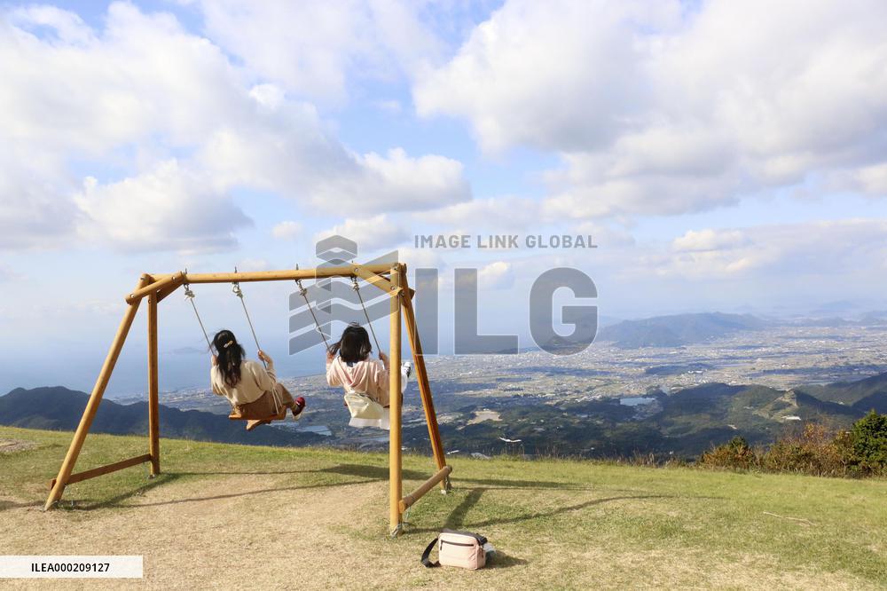 Top-of-mountain swing