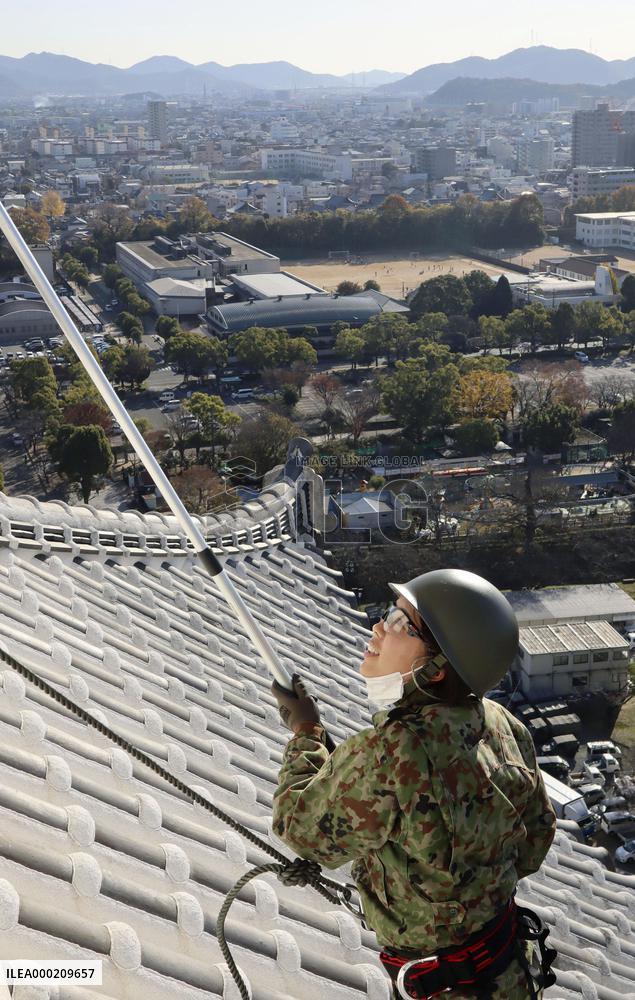 Year-end cleaning at World Heritage-listed western Japan castle