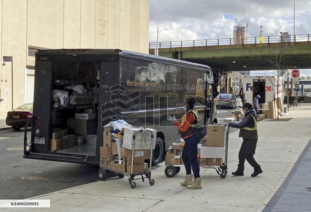 Cyber Monday breaks online sales record