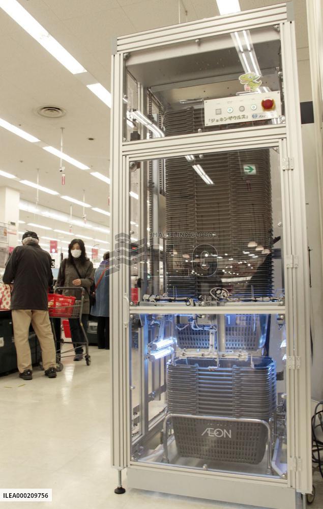 Ultraviolet rays to disinfect shopping baskets