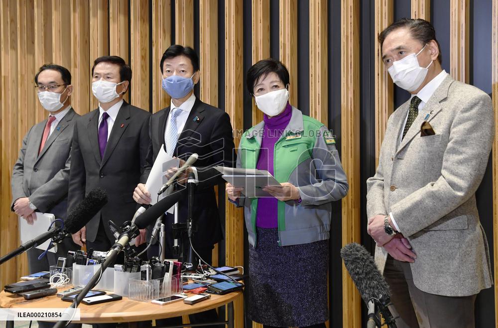 Tokyo, nearby prefectures urge gov't to declare virus emergency