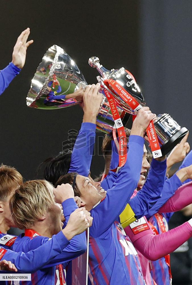 Football: FC Tokyo claim Levain Cup with 2-1 win over Kashiwa Reysol