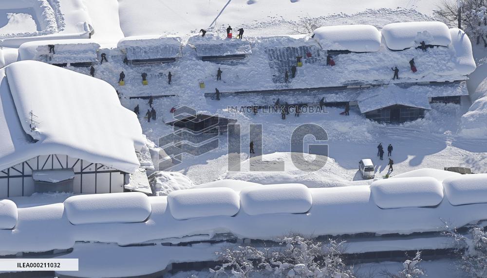 Heavy snow in northeastern Japan